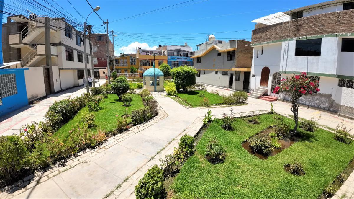 VENTA DE CASA DE 2 PISOS EN URB. FEDERICO VILLARREAL
